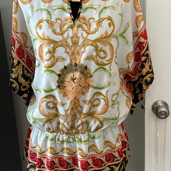 Beautiful Blouse - Picture 2 of 8